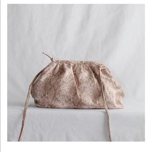 LA POUCHETTE in DESERT ROSE